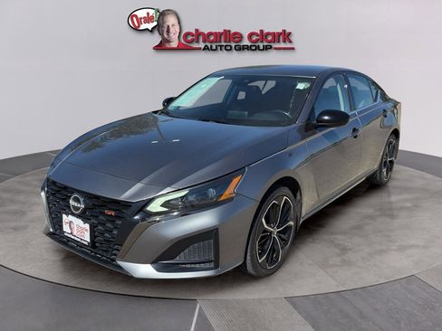 Used 2023 Nissan Altima 2.5 SR AWD/4WD image 1