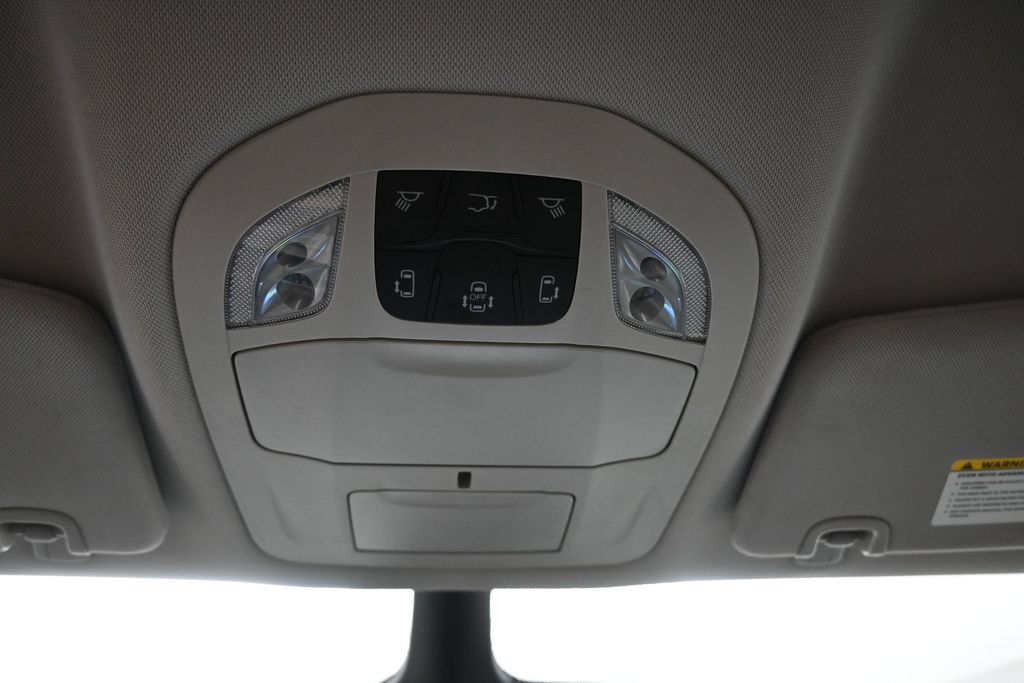 Used 2023 Chrysler Pacifica Touring-L FWD image 19
