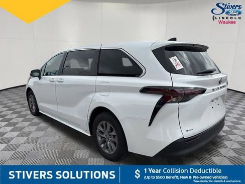 Used 2026 Toyota Sienna LE FWD image 11