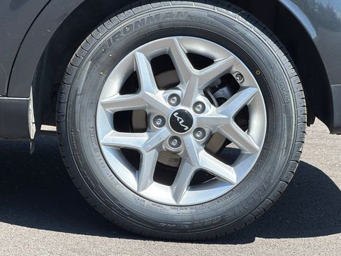 Used 2024 Kia Soul LX w/ Option Group 015 FWD image 25