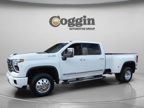 Used 2025 Chevrolet Silverado 3500 High Country w/ Technology Package AWD/4WD image 1
