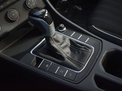 Used 2024 Volkswagen Jetta Sport image 29