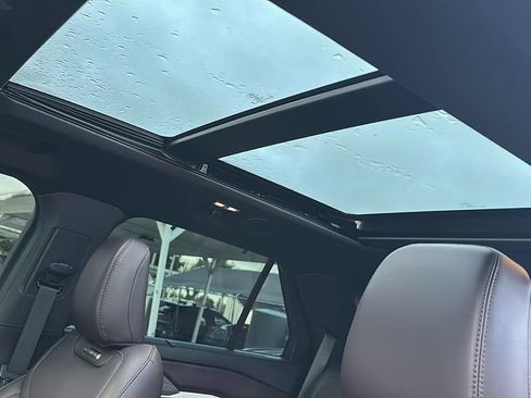 Used 2025 Ford Explorer Platinum image 14