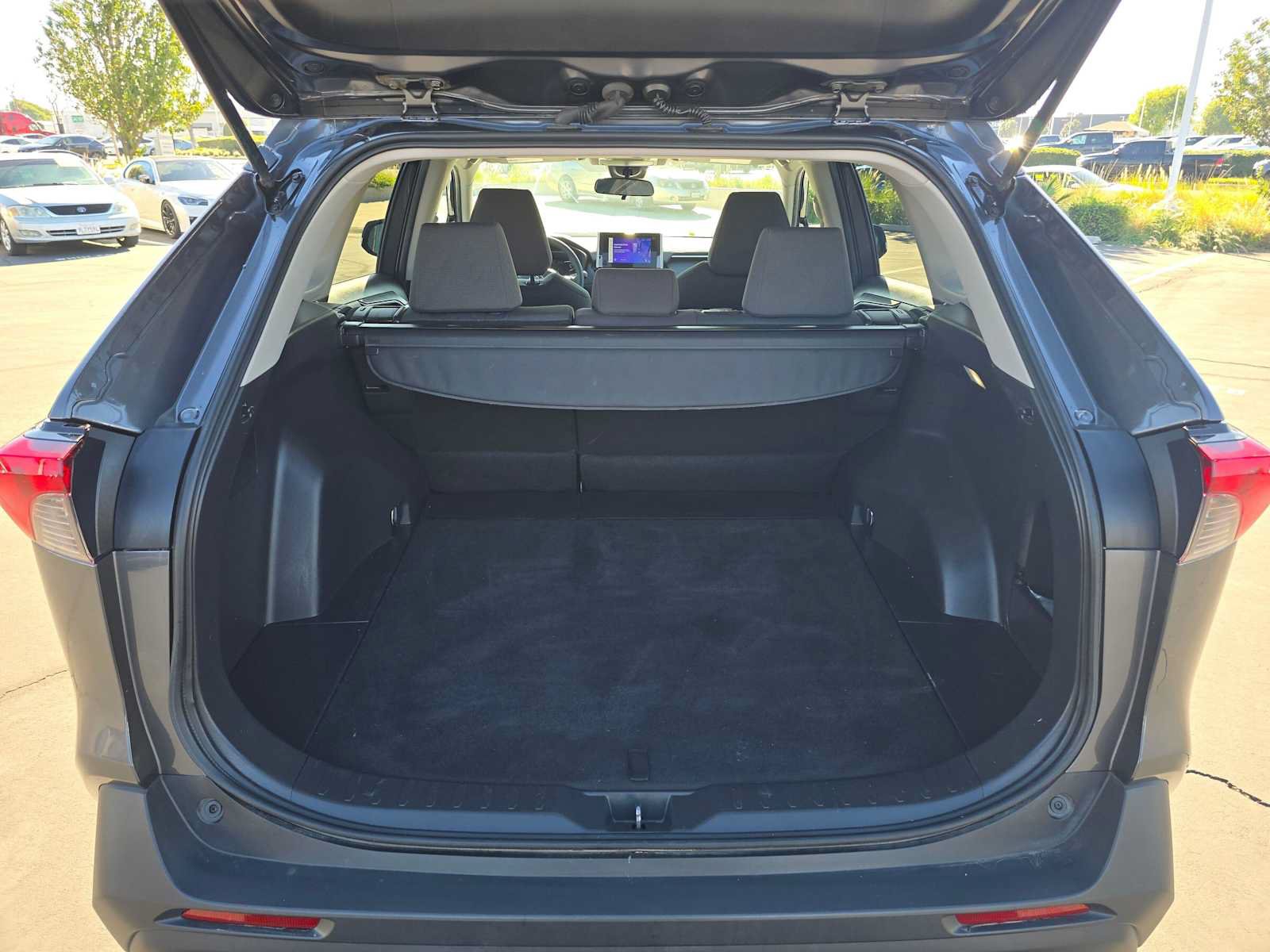 Used 2023 Toyota RAV4 XLE AWD/4WD image 13