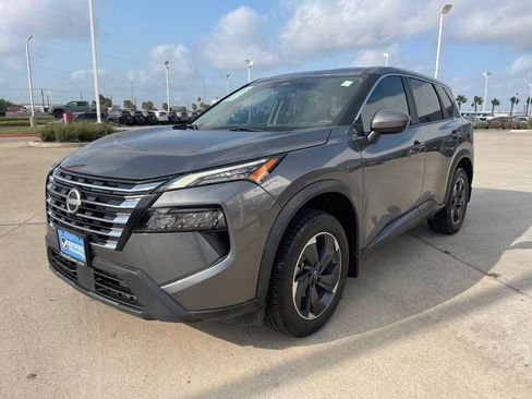 Certified 2024 Nissan Rogue SV FWD image 3