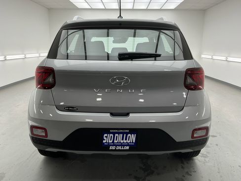 Used 2025 Hyundai Venue SEL image 5