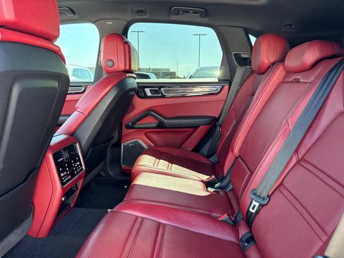 Used 2020 Porsche Cayenne S AWD/4WD image 13