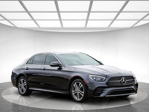 Used 2023 Mercedes-Benz E 350 4MATIC Sedan image 4