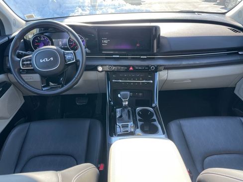 Used 2024 Kia Carnival EX image 12