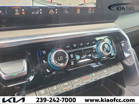 Used 2025 GMC Sierra 2500 Denali Ultimate AWD/4WD image 28