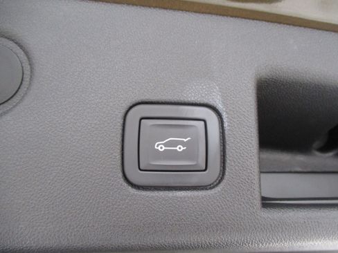 Used 2023 Chevrolet Equinox LT image 37