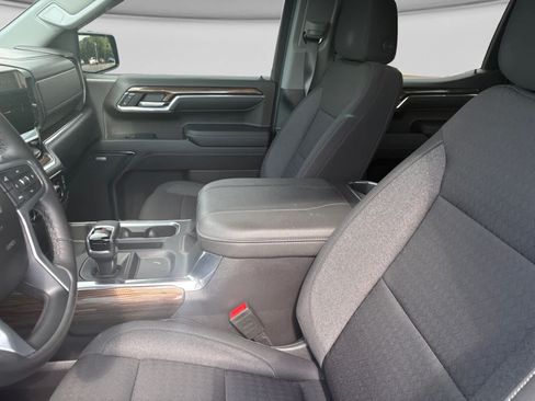 Used 2024 Chevrolet Silverado 1500 LT Trail Boss w/ Convenience Package II AWD/4WD image 9