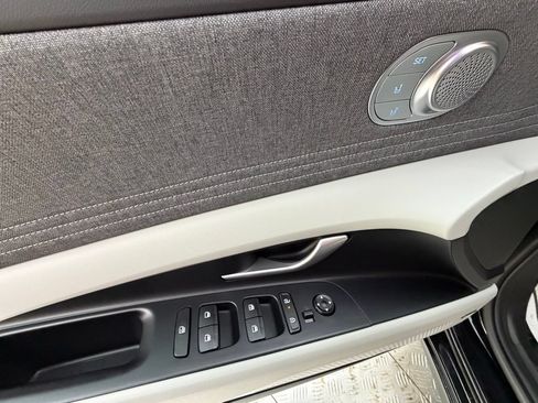 Used 2025 Hyundai Elantra Limited FWD image 27
