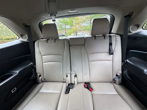 Used 2019 Honda Pilot Touring image 11