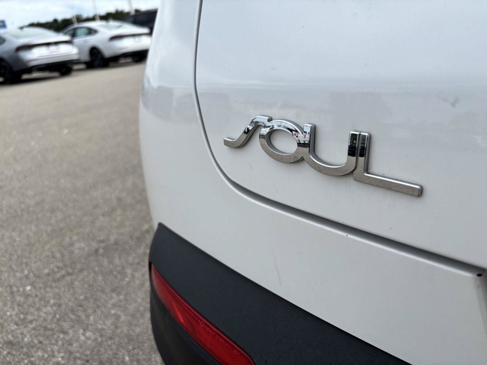 Used 2020 Kia Soul LX FWD image 12