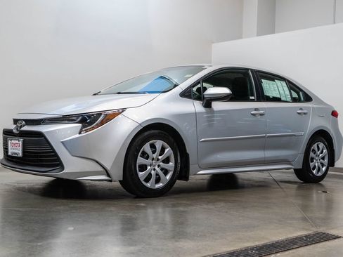 Used 2024 Toyota Corolla LE FWD image 3