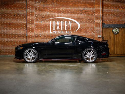 Used 2016 Ford Mustang GT image 4