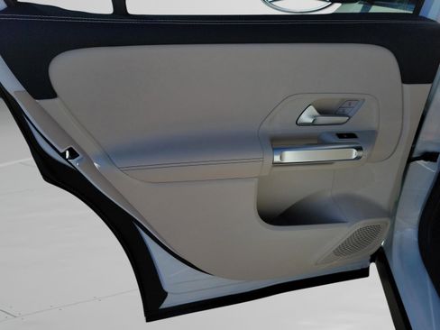 Certified 2025 Mercedes-Benz GLB 250 image 11