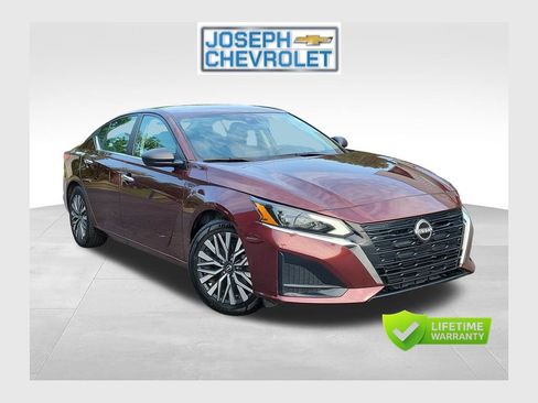Used 2025 Nissan Altima 2.5 SV FWD image 1