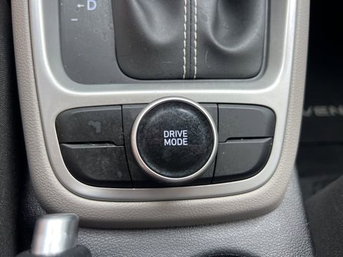 Used 2024 Hyundai Venue SEL image 28