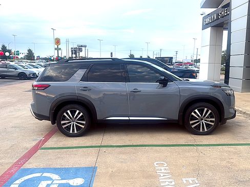 Used 2024 Nissan Pathfinder Platinum w/ Cargo Package FWD image 6