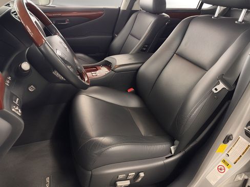 Used 2011 Lexus LS 460 L w/ Luxury Pkg RWD image 5