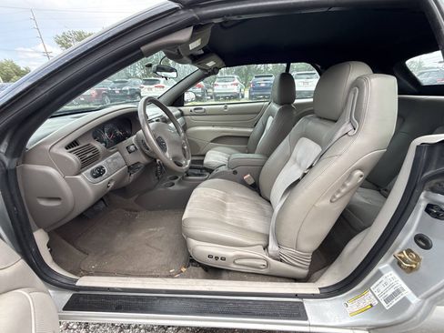 Used 2006 Chrysler Sebring Touring FWD image 16