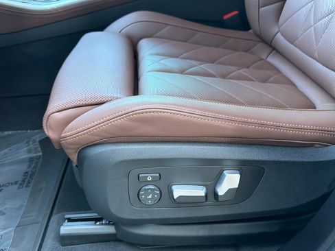 Used 2023 BMW X5 xDrive40i w/ Parking Assistance Package AWD/4WD image 14