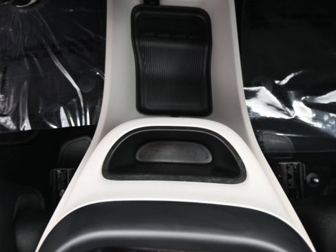 Used 2024 Chrysler Pacifica Touring-L FWD image 16