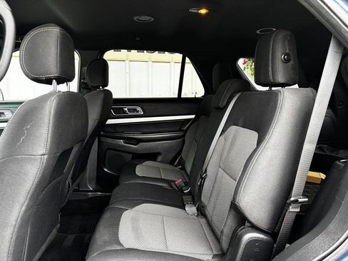 Used 2016 Ford Explorer XLT image 12