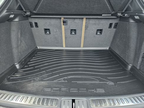 Certified 2026 Porsche Macan AWD/4WD image 31