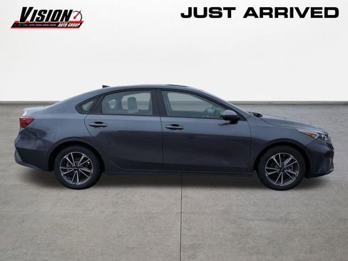 Used 2022 Kia Forte LXS image 4