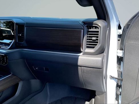 Used 2026 Chevrolet Silverado 2500 High Country w/ Technology Package AWD/4WD image 24