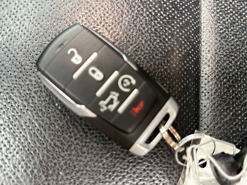 Used 2019 RAM 1500 Laramie image 39