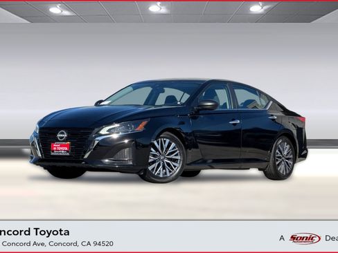 Used 2025 Nissan Altima 2.5 SV FWD image 1