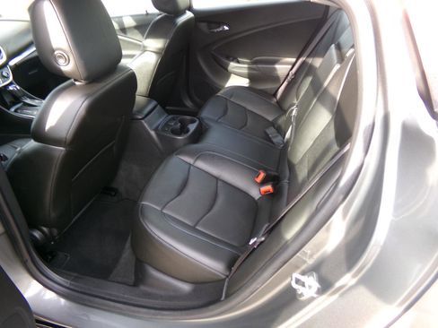 Used 2017 Chevrolet Volt Premier w/ Driver Confidence II Package FWD image 12