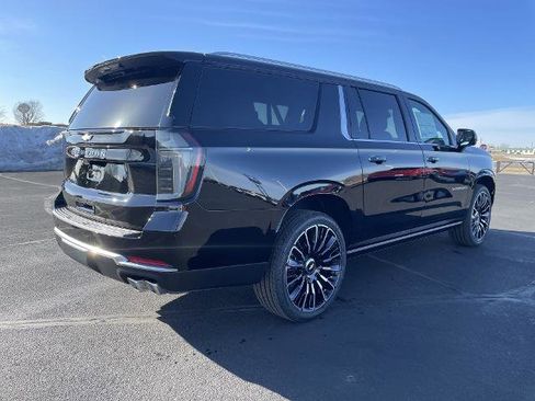 New 2026 Chevrolet Suburban High Country AWD/4WD image 5