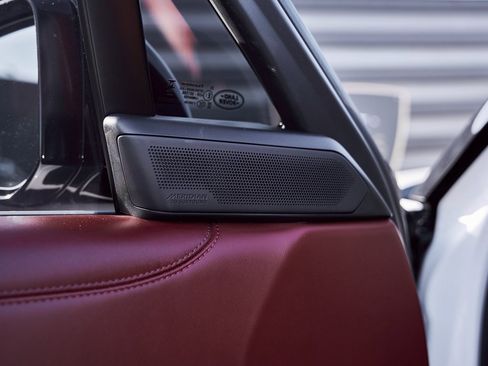 Used 2025 Land Rover Range Rover SE image 33