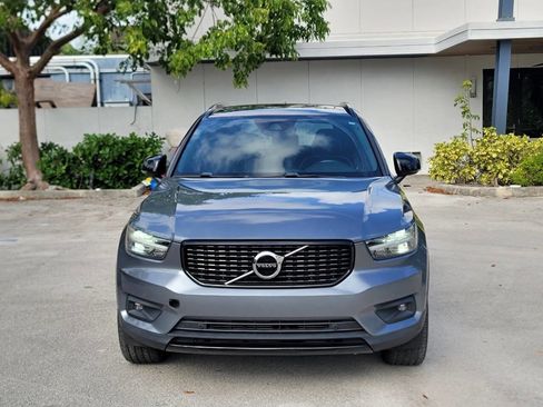 Used 2019 Volvo XC40 T5 R-Design image 3