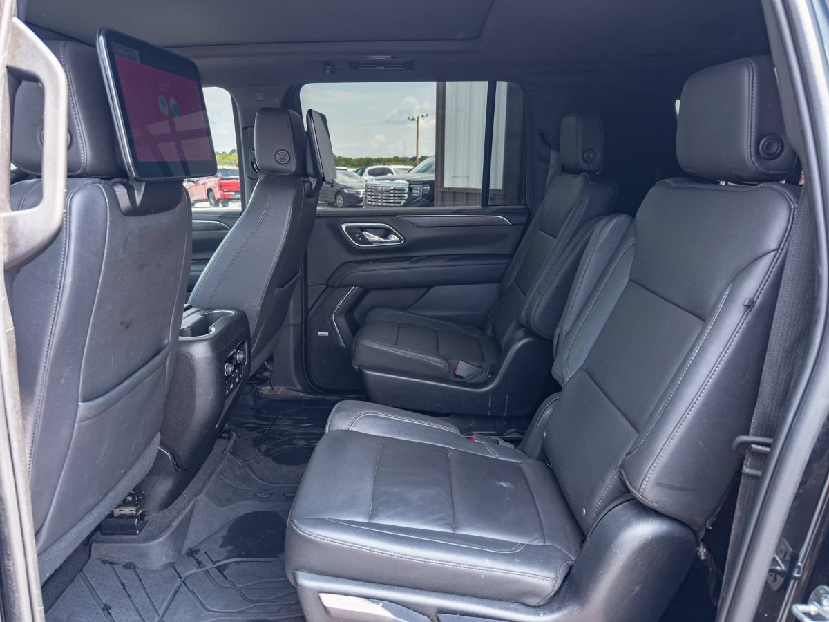 Used 2023 Chevrolet Suburban Z71 w/ Z71 Off-Road Package AWD/4WD image 8