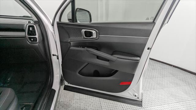 Used 2023 Kia Sorento LX FWD image 28