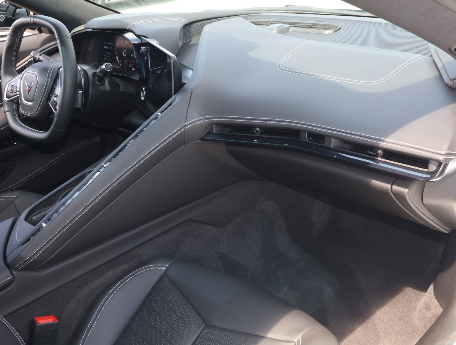 Used 2024 Chevrolet Corvette Stingray Premium Cpe w/ Z51 Performance Package RWD image 18