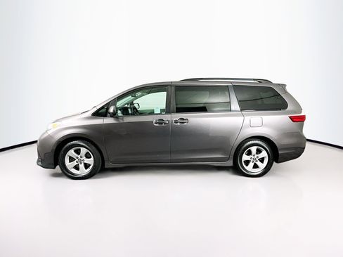 Used 2019 Toyota Sienna LE image 4