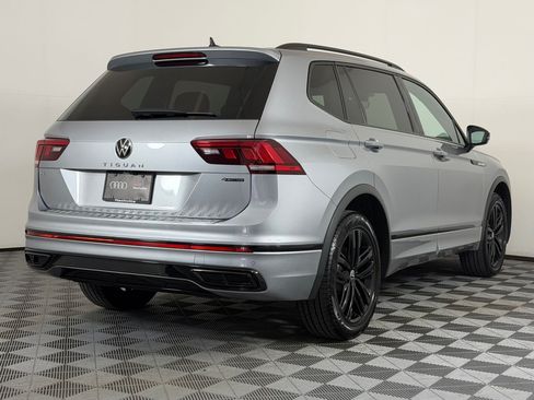 Used 2022 Volkswagen Tiguan SE R-Line AWD/4WD image 9