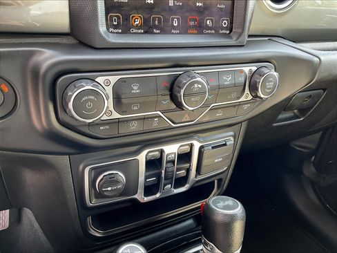 Used 2023 Jeep Wrangler Unlimited Sahara AWD/4WD image 15