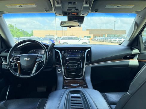 Used 2019 Cadillac Escalade ESV Luxury RWD image 14