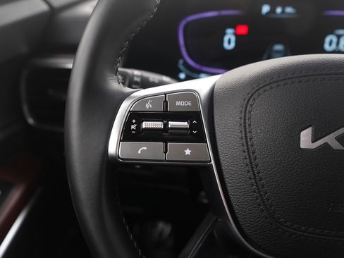 Used 2024 Kia Telluride EX w/ EX Captain's Chair Package image 28