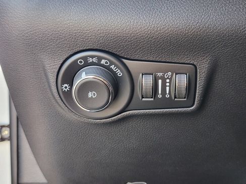 New 2026 Jeep Compass Limited w/ Sun, Sound & Navigation Group AWD/4WD image 25