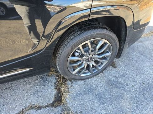 Used 2024 GMC Terrain Denali w/ Black Diamond Edition image 11