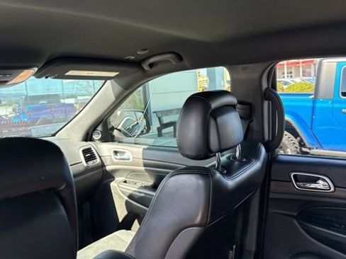 Used 2018 Jeep Grand Cherokee Altitude image 15